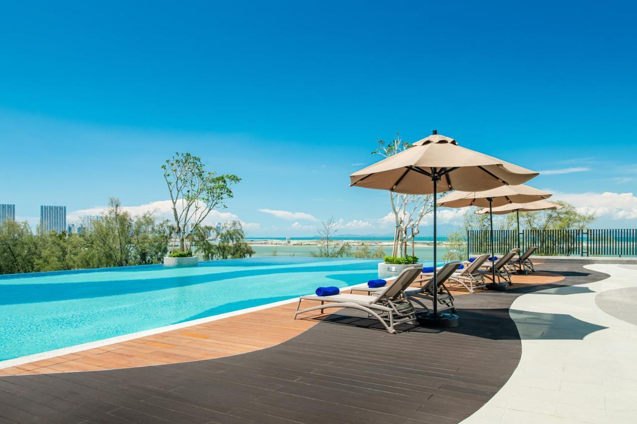 Hotel Ascott Gurney Penang George Town Exterior foto The swimming pool at the hotel