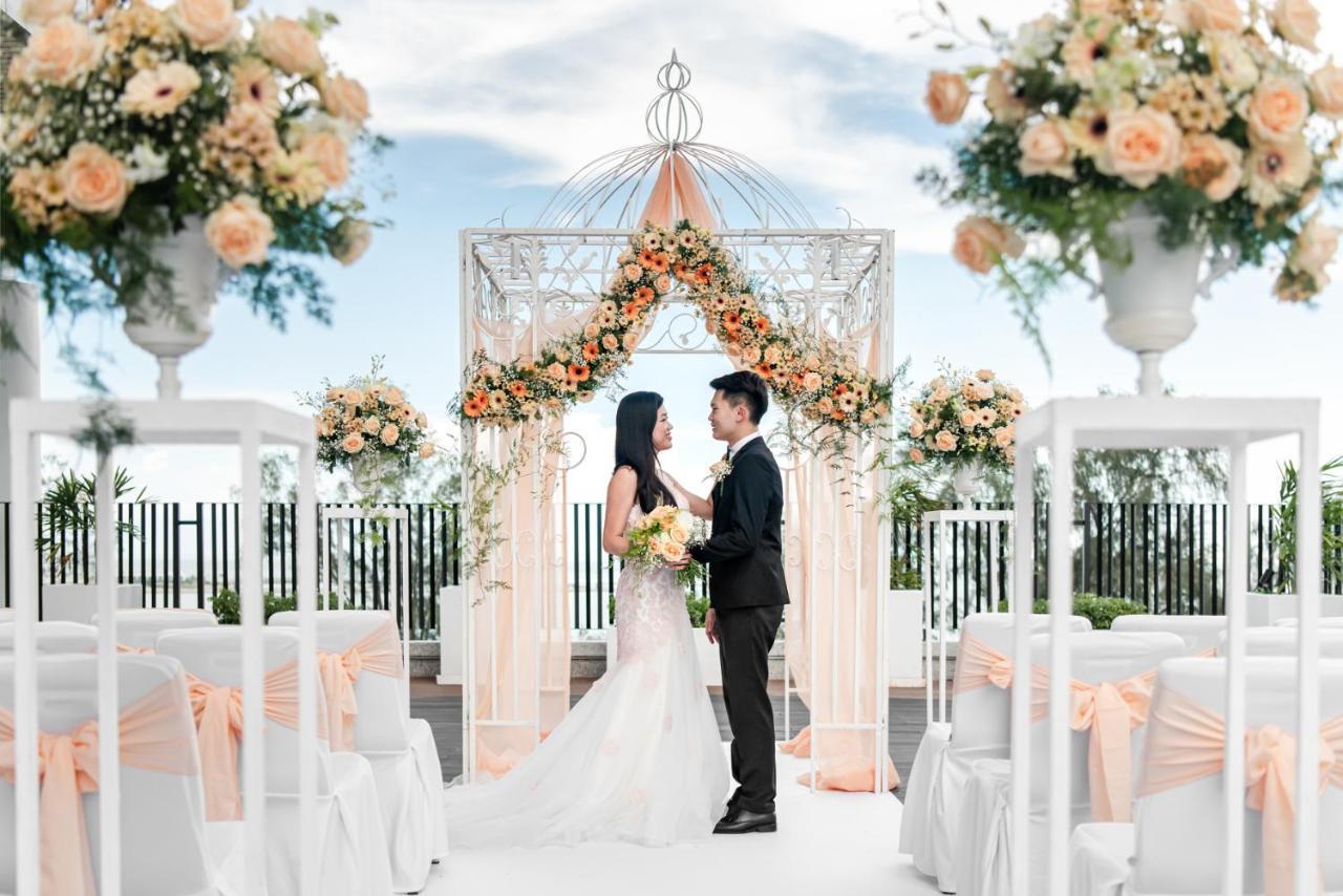 Hotel Ascott Gurney Penang George Town Exterior foto A wedding in the Philippines