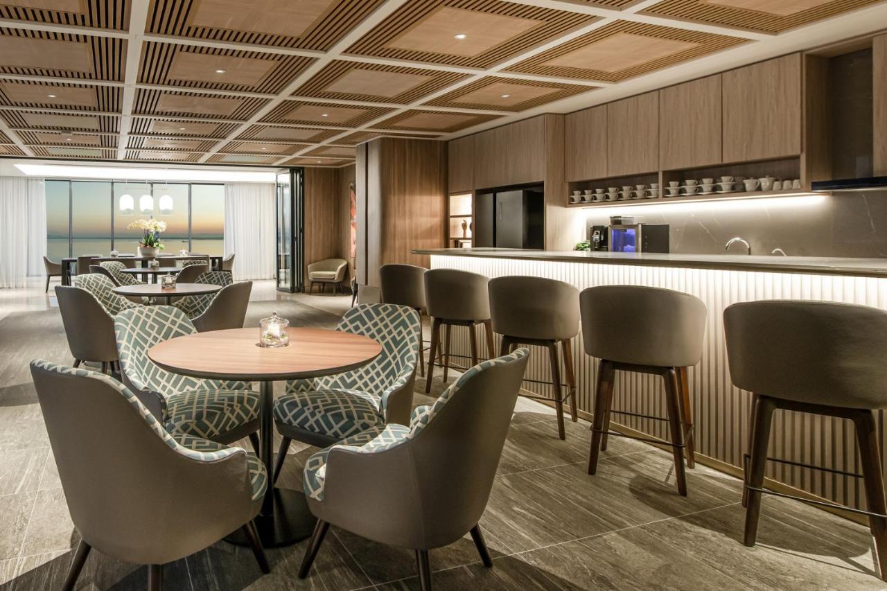 Hotel Ascott Gurney Penang George Town Exterior foto The Club lounge at Singapore Changi Airport