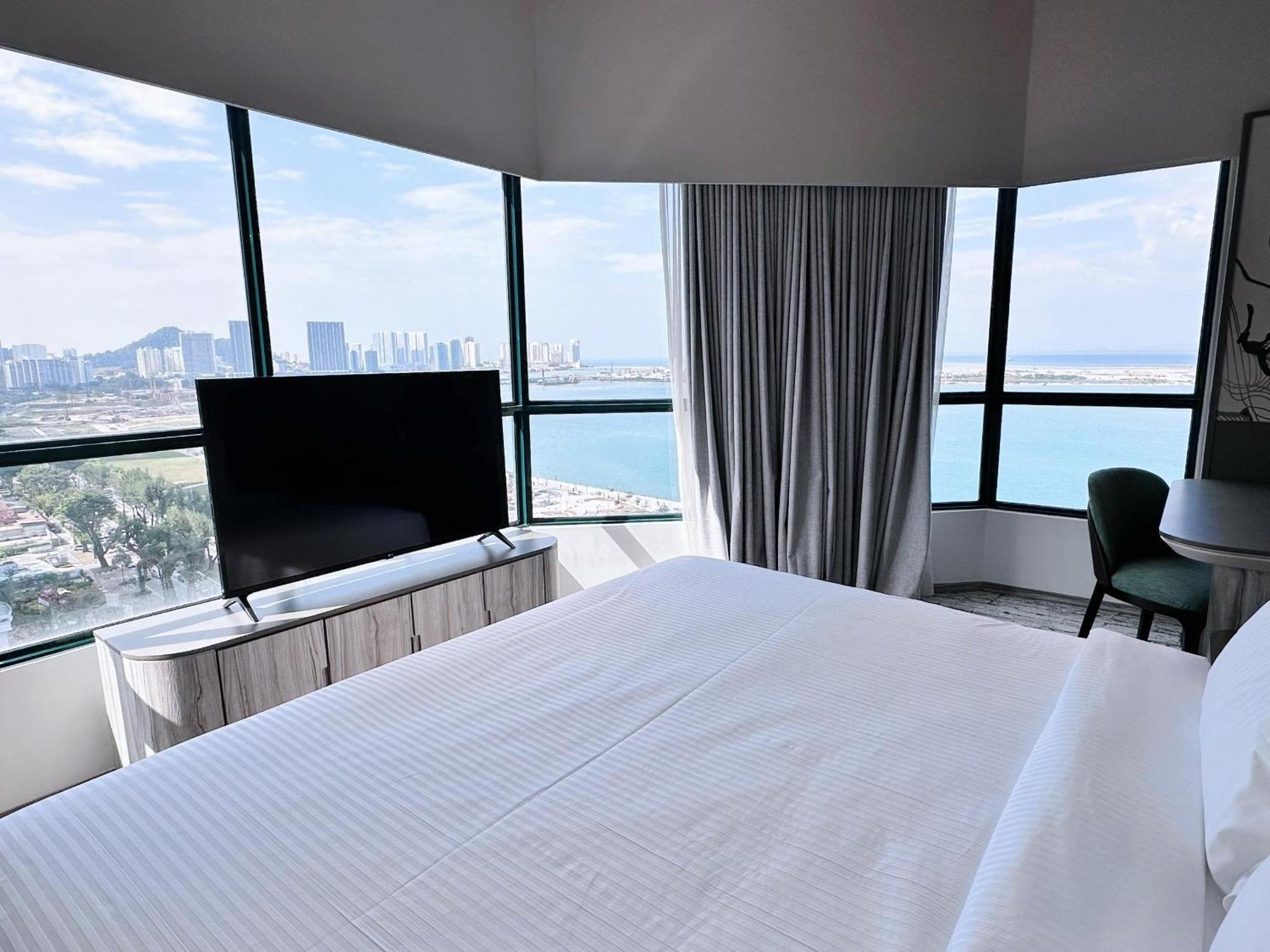 Hotel Ascott Gurney Penang George Town Exterior foto A bedroom at the Hilton San Diego Bayfront