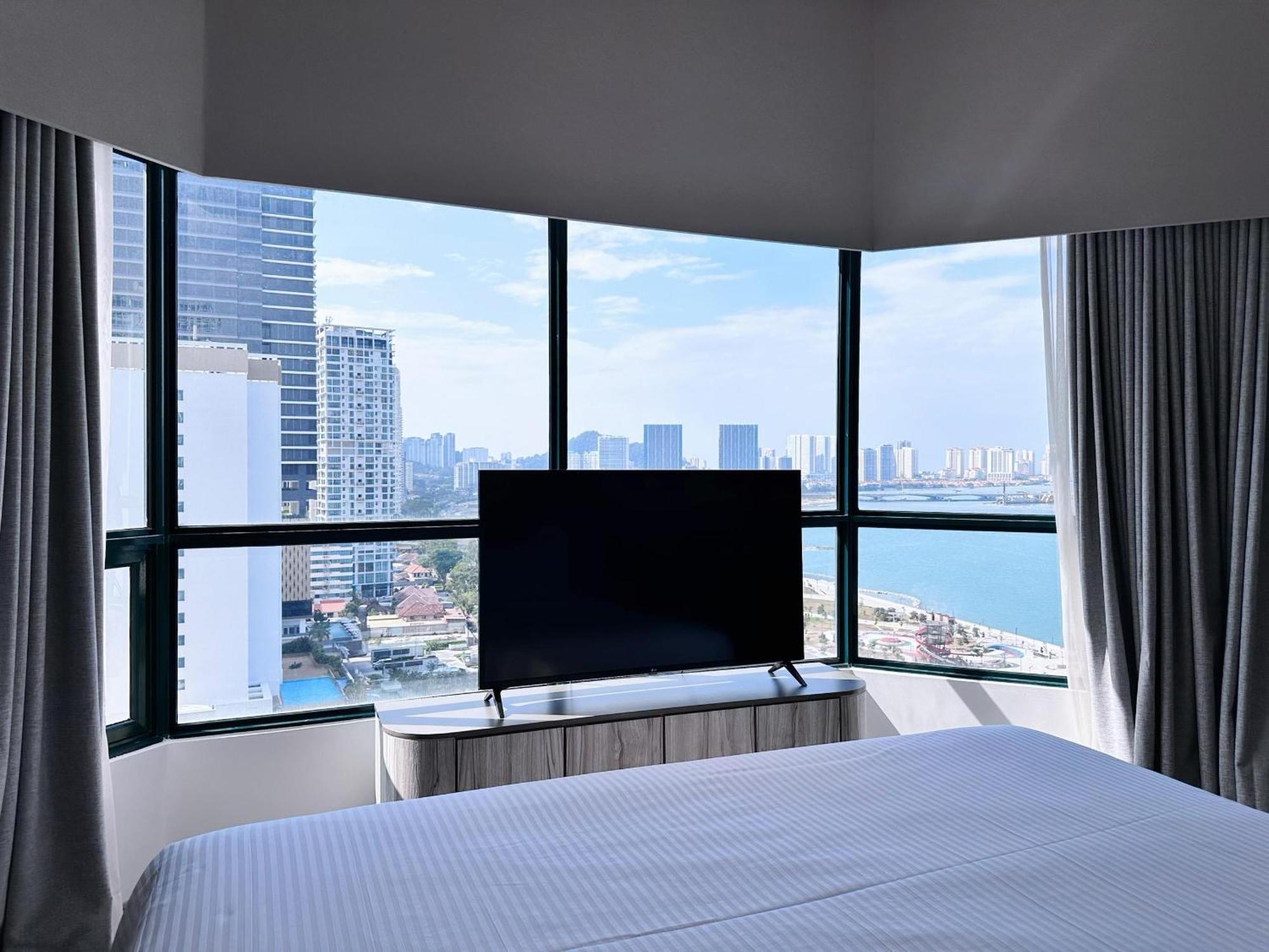 Hotel Ascott Gurney Penang George Town Exterior foto A bedroom at the hotel