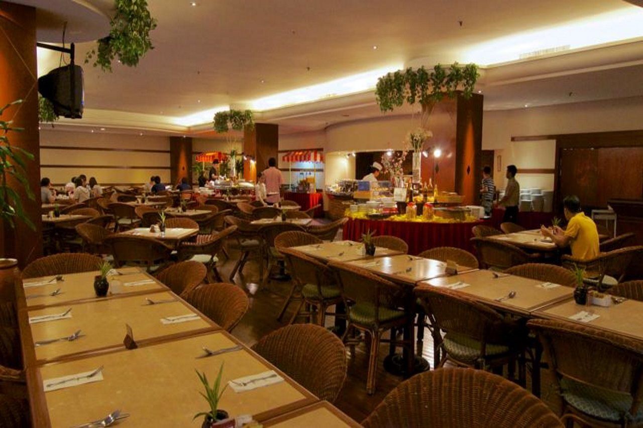 Hotel Ascott Gurney Penang George Town Exterior foto The interior of a restaurant in Kuala Lumpur, Malaysia