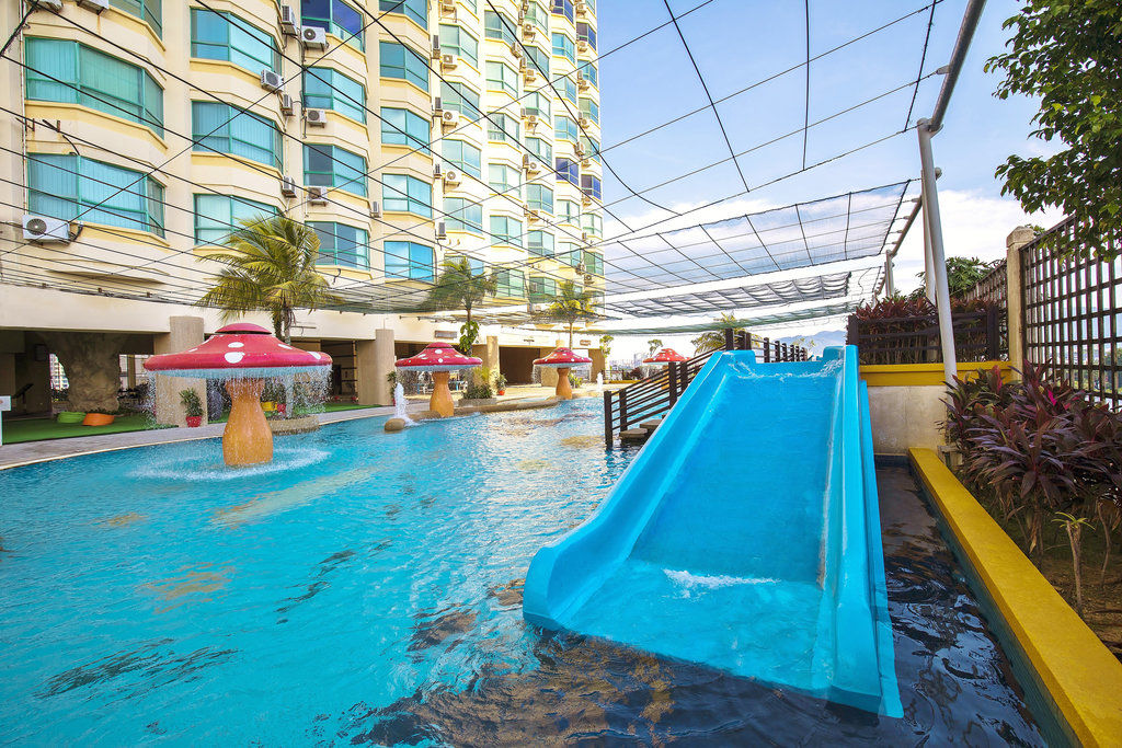 Hotel Ascott Gurney Penang George Town Exterior foto The pool at the 10th floor of the building